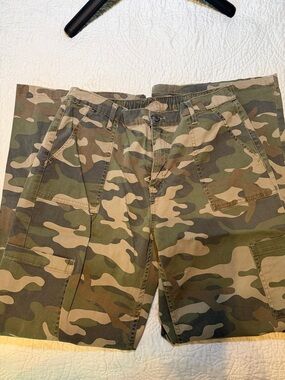 Women's Viral Camo Utility Cargo Pants - Green Camouflage